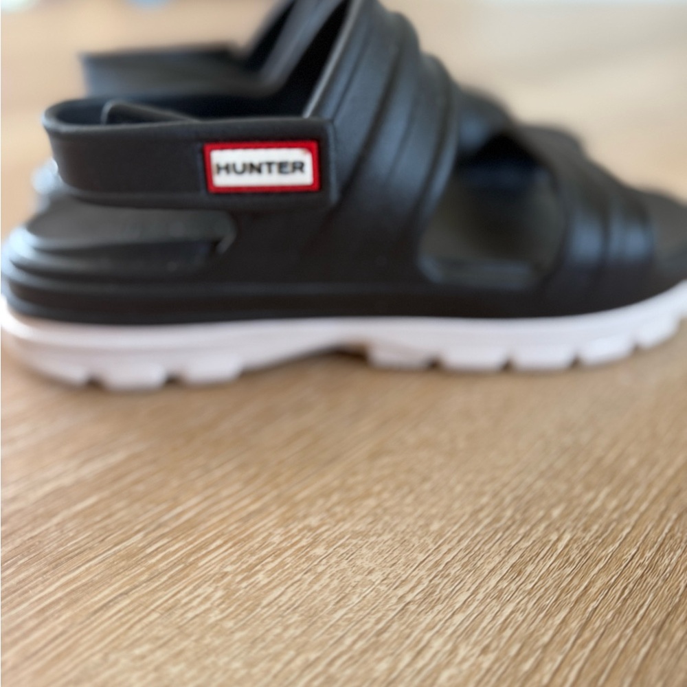 HUNTER | black bloom slimgback sandals - Picture 6 of 11